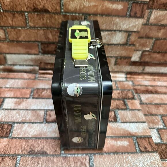 Star Wars Mandalorian The Child Yoda UNKNOWN SPECIES Box Tin - Picture 9 of 12